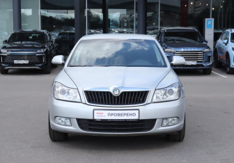 Подержанный автомобиль Skoda Octavia Liftback 2011 года (2 фото)