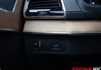 Подержанный автомобиль Volvo XC90 2018 года (13 фото)