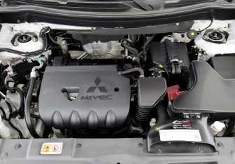 Подержанный автомобиль Mitsubishi Outlander 2022 года (9 фото)