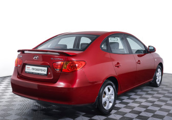 Подержанный автомобиль Hyundai Elantra Sedan 2007 года (5 фото)