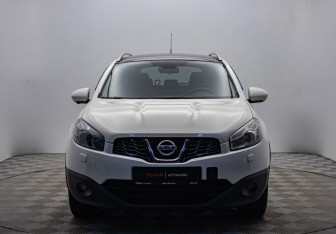 Подержанный автомобиль Nissan Qashqai+2 2012 года (8 фото)