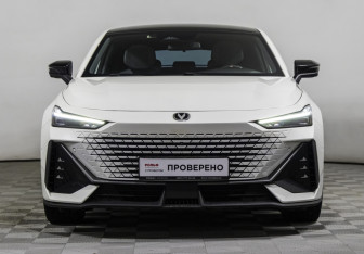 Подержанный автомобиль Changan UNI-V 2023 года (2 фото)