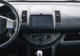 Подержанный автомобиль Nissan Note 2013 года (14 фото)