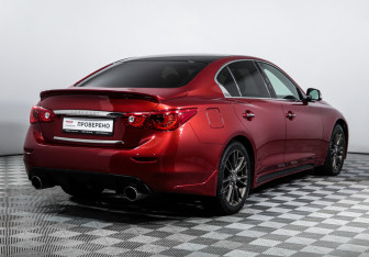 Подержанный автомобиль Infiniti Q50 2015 года (5 фото)