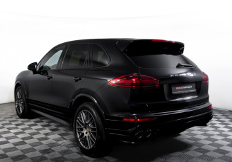 Подержанный автомобиль Porsche Cayenne 2016 года (7 фото)
