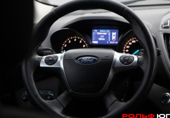 Подержанный автомобиль Ford Kuga 2014 года (15 фото)