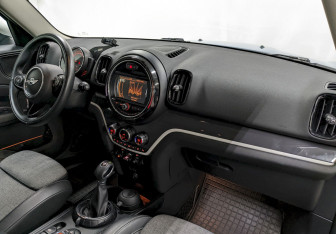 Подержанный автомобиль MINI Countryman 2017 года (19 фото)