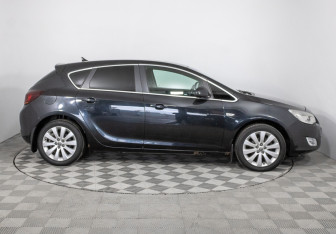 Подержанный автомобиль Opel Astra Hatchback 2010 года (4 фото)