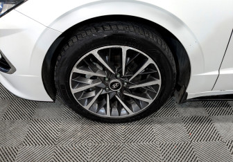 Подержанный автомобиль Hyundai Sonata 2022 года (18 фото)