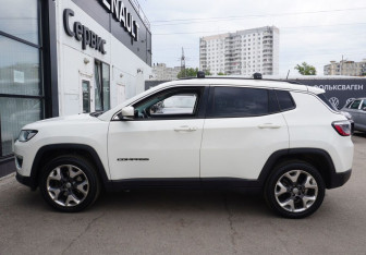 Подержанный автомобиль Jeep Compass 2018 года (8 фото)