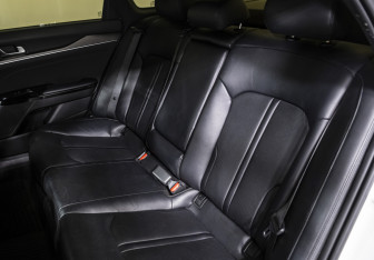 Подержанный автомобиль Kia K5 2021 года (12 фото)