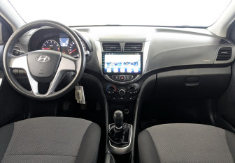 Подержанный автомобиль Hyundai Solaris Sedan 2011 года (25 фото)