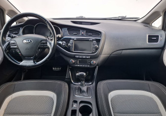 Подержанный автомобиль Kia Ceed Wagon 2012 года (13 фото)