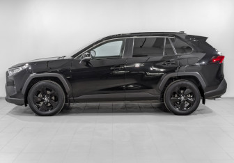 Подержанный автомобиль Toyota RAV4 2021 года (8 фото)