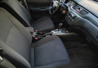 Подержанный автомобиль Mitsubishi Lancer Sedan 2005 года (9 фото)