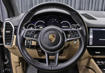 Подержанный автомобиль Porsche Cayenne 2019 года (17 фото)