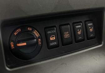 Подержанный автомобиль Nissan Pathfinder 2007 года (14 фото)