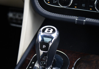 Подержанный автомобиль Bentley Bentayga 2016 года (17 фото)