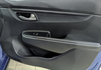 Подержанный автомобиль Kia Rio Hatchback 2019 года (23 фото)