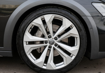 Подержанный автомобиль Audi A6 allroad 2020 года (23 фото)