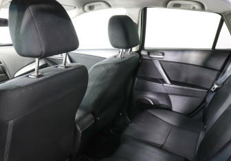 Подержанный автомобиль Mazda 3 Hatchback 2012 года (8 фото)