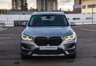 Подержанный автомобиль BMW X1 2021 года (2 фото)