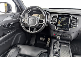 Подержанный автомобиль Volvo XC90 2020 года (29 фото)