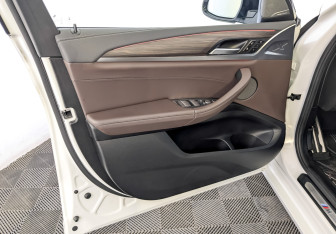 Подержанный автомобиль BMW X3 2020 года (19 фото)