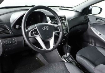 Подержанный автомобиль Hyundai Solaris Hatchback 2012 года (11 фото)