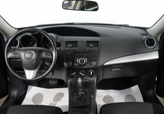 Подержанный автомобиль Mazda 3 Sedan 2012 года (8 фото)