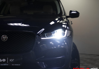 Подержанный автомобиль Jaguar F-Pace 2017 года (25 фото)