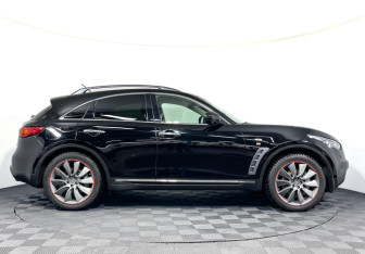 Подержанный автомобиль Infiniti FX 2010 года (4 фото)