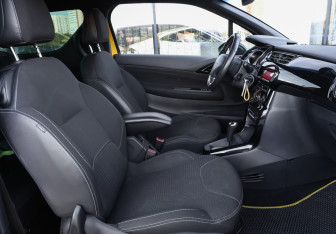 Подержанный автомобиль Citroen DS3 Hatchback 2012 года (11 фото)