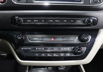 Подержанный автомобиль Kia Carnival 2018 года (19 фото)