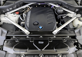 Подержанный автомобиль BMW X6 2023 года (9 фото)