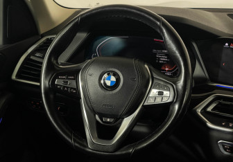 Подержанный автомобиль BMW X5 2020 года (15 фото)