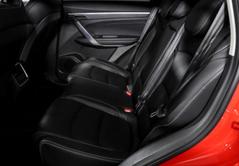 Подержанный автомобиль Geely Atlas Pro 2022 года (10 фото)