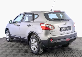 Подержанный автомобиль Nissan Qashqai 2012 года (7 фото)