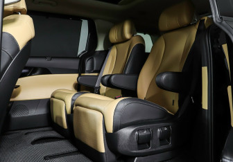 Подержанный автомобиль Kia Carnival 2022 года (24 фото)