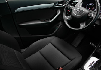 Подержанный автомобиль Audi Q3 2015 года (18 фото)