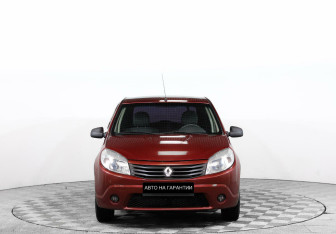 Подержанный автомобиль Renault Sandero 2012 года (2 фото)