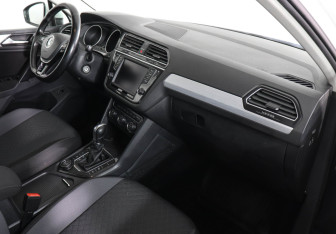 Подержанный автомобиль Volkswagen Tiguan 2017 года (10 фото)
