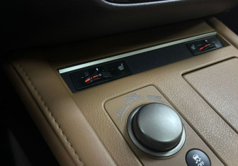 Подержанный автомобиль Lexus ES 2016 года (20 фото)