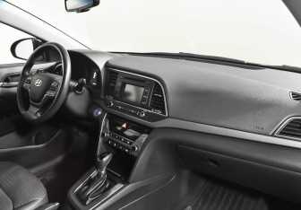 Подержанный автомобиль Hyundai Elantra Sedan 2017 года (9 фото)