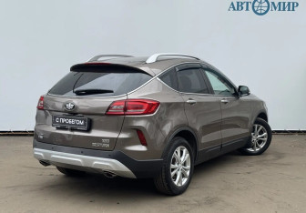 Подержанный автомобиль FAW Besturn X80 2018 года (5 фото)