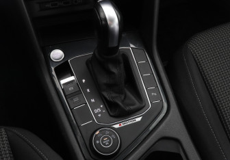 Подержанный автомобиль Volkswagen Tiguan 2020 года (16 фото)