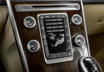 Подержанный автомобиль Volvo XC60 2015 года (14 фото)