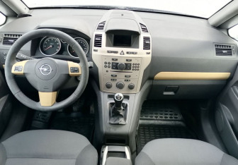 Подержанный автомобиль Opel Zafira Compactvan 2008 года (13 фото)