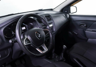 Подержанный автомобиль Renault Logan Sedan 2018 года (10 фото)