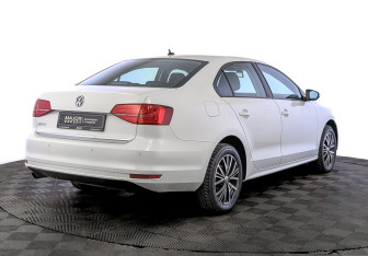 Подержанный автомобиль Volkswagen Jetta Sedan 2016 года (5 фото)